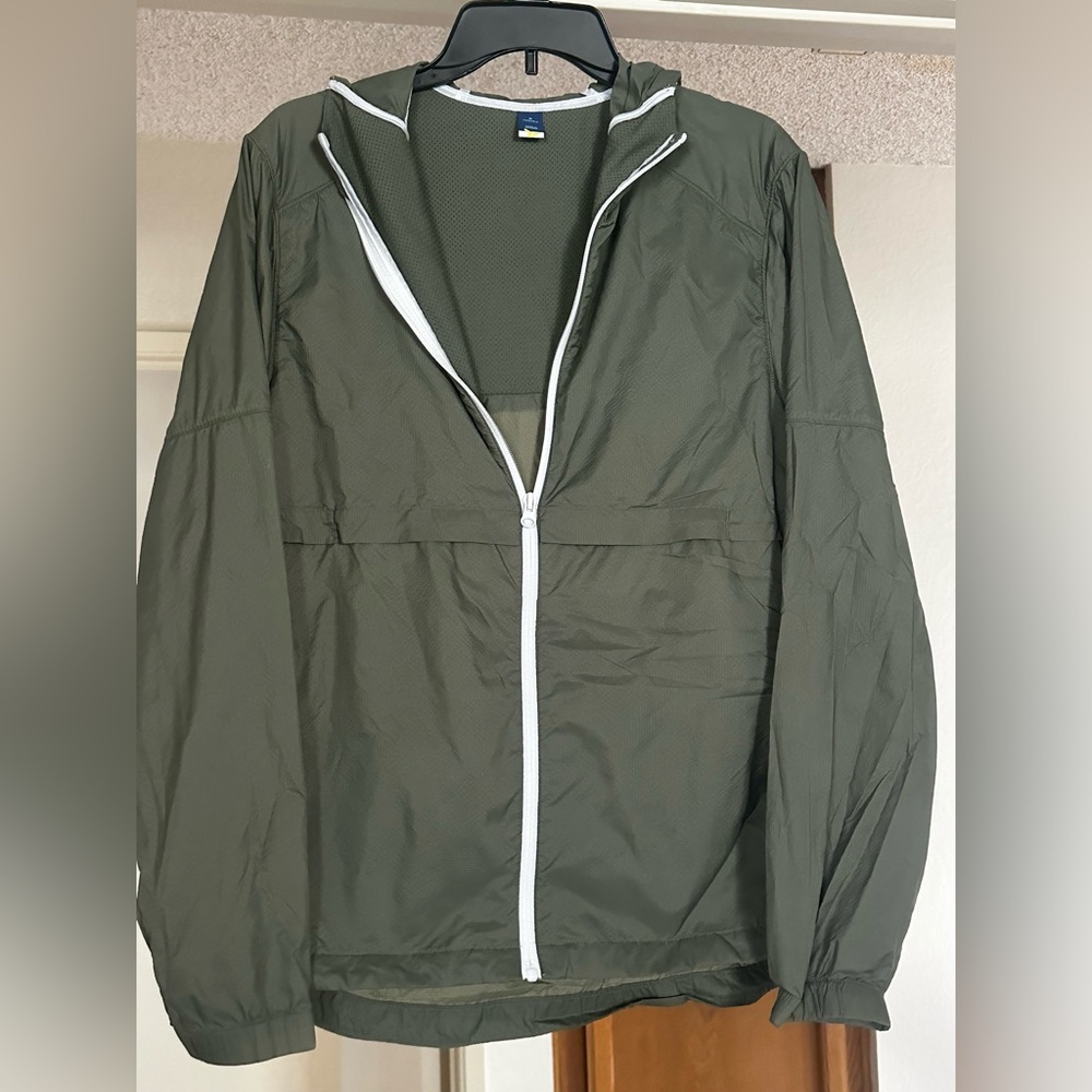 Men’s lightweight wind breaker
